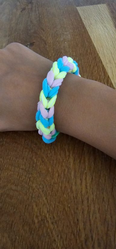 kleurrijk&fel armbandje 4x